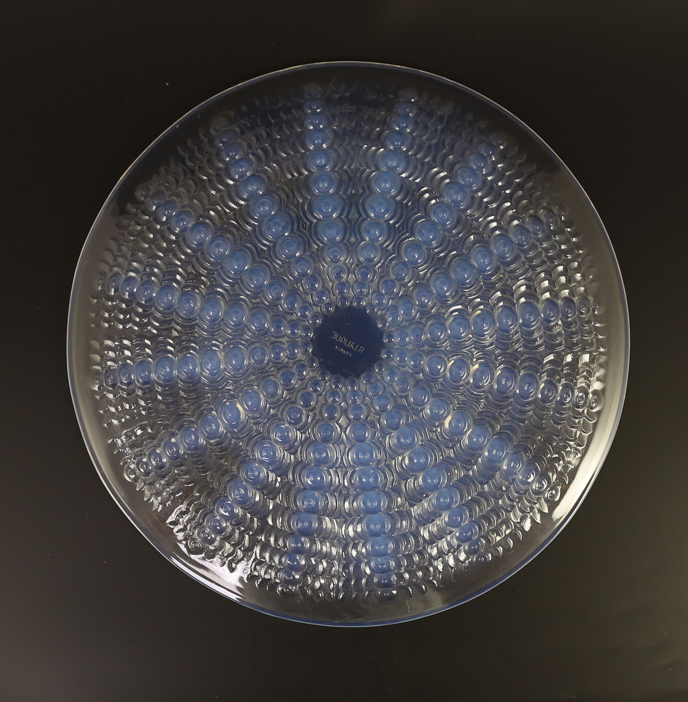 A R. Lalique Oursins opalescent glass plate, 28cm